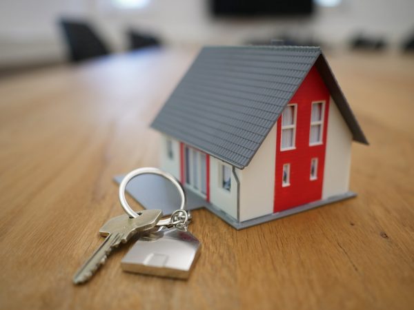 picture of small house keychain